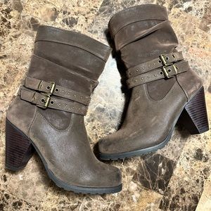 Distressed dark brown boots